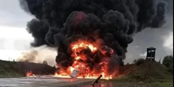 Bombardier rus cuprins de flăcări FOTO Captură via Daily Mail png