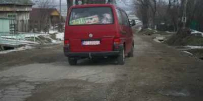 Botoşani: Botoşani: Numai la un drum din trei se încep lucrările