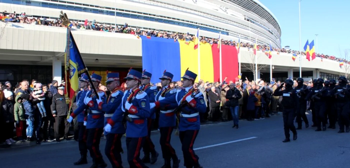Defilarea a avut loc în premieră prin faţa noului Stadion Municipal