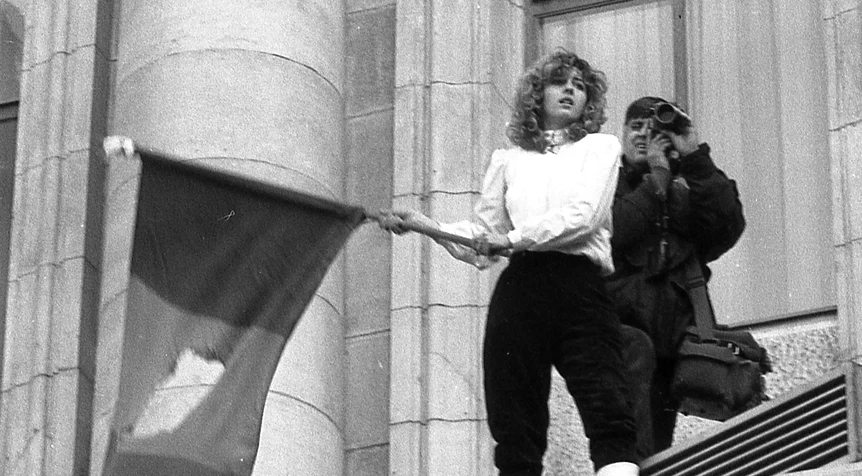 Gabriela Nanuș și Paul Agarici în balconul Comitetului Central FOTO Dinu Lazăr