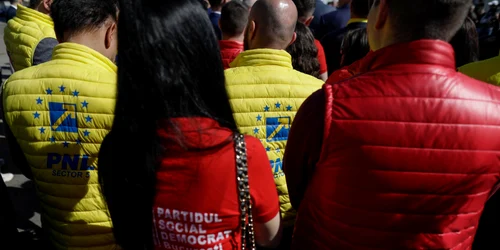 Liderii PSD si PNL depun semnaturile pentru alegerile europarlamentare la sediul BEC, in Bucuresti, 5 aprilie 2024  Foto Inquam Photos  Octav Ganea (1) jpg