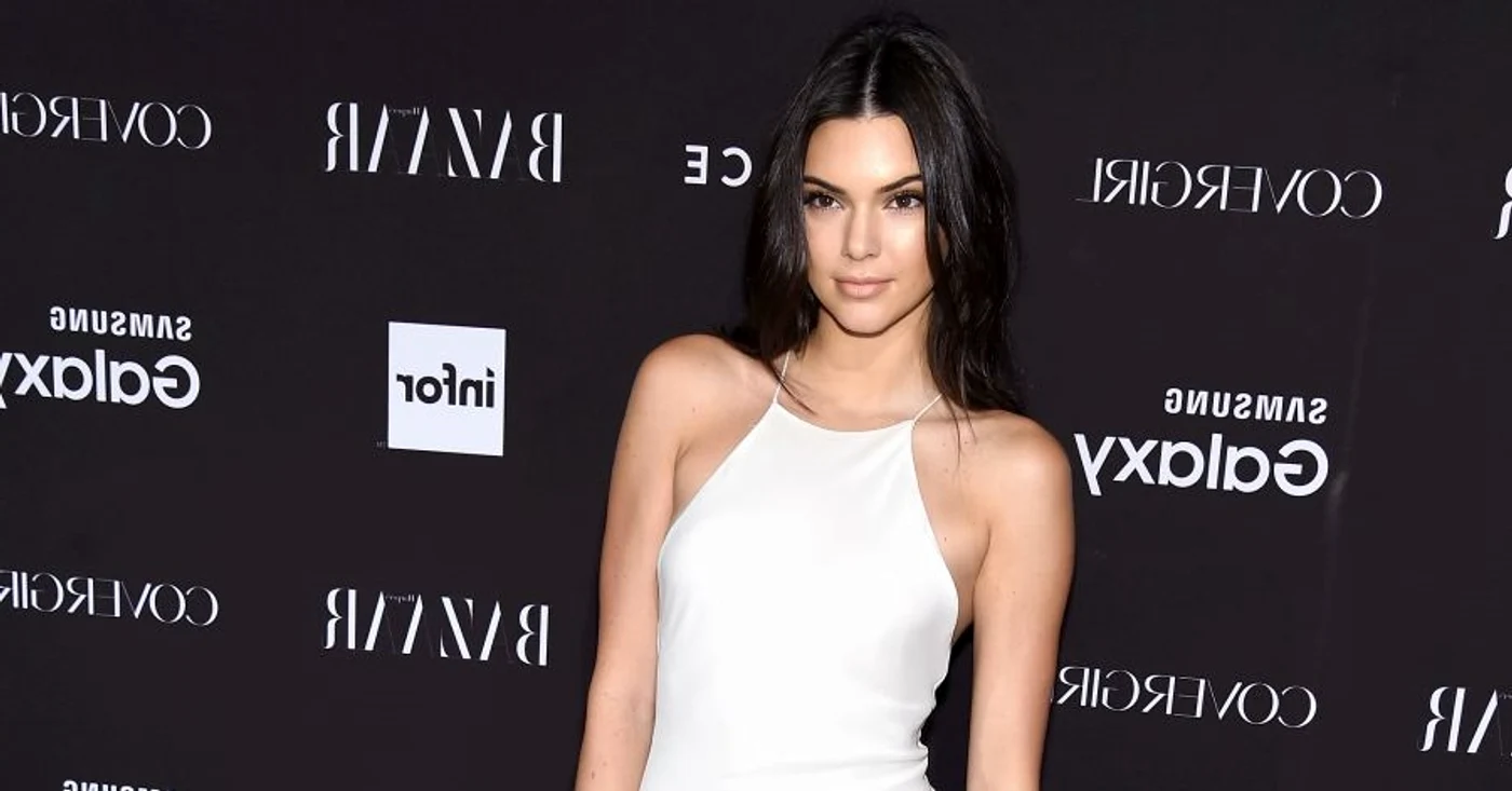 
    Brunetei nu îi este frică să se dezbrace, în şedinţele fotoFoto: Instagram/Kendall Jenner  