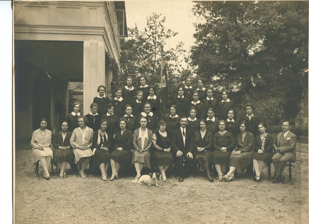 Absolventele Liceului de fete „Iulia Hasdeu” în anul 1931
