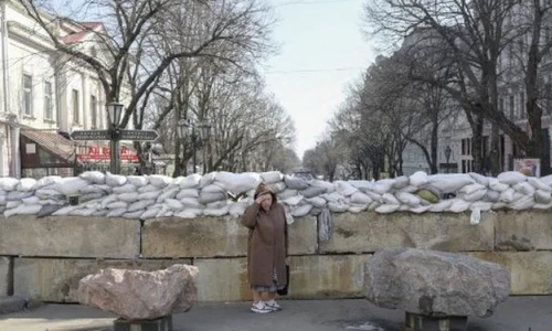 Nave ruseşti au tras asupra clădirilor rezidenţiale din Odesa jpeg