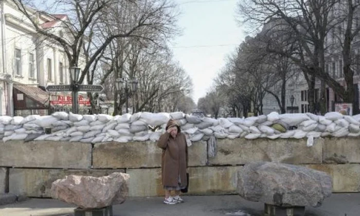 Nave ruseşti au tras asupra clădirilor rezidenţiale din Odesa jpeg