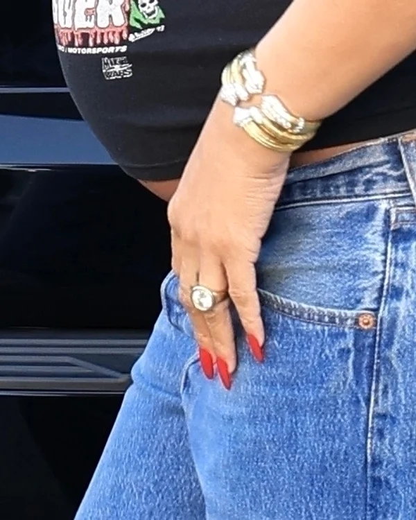 6 rihanna insarcinata inel de logodna 2 jpg jpeg