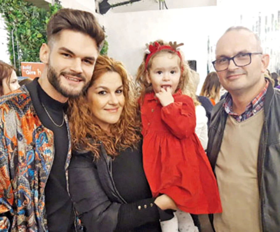 Edward, alături de părinții săi și sora mai mică cu 20 de ani, pe nume Elizabeth