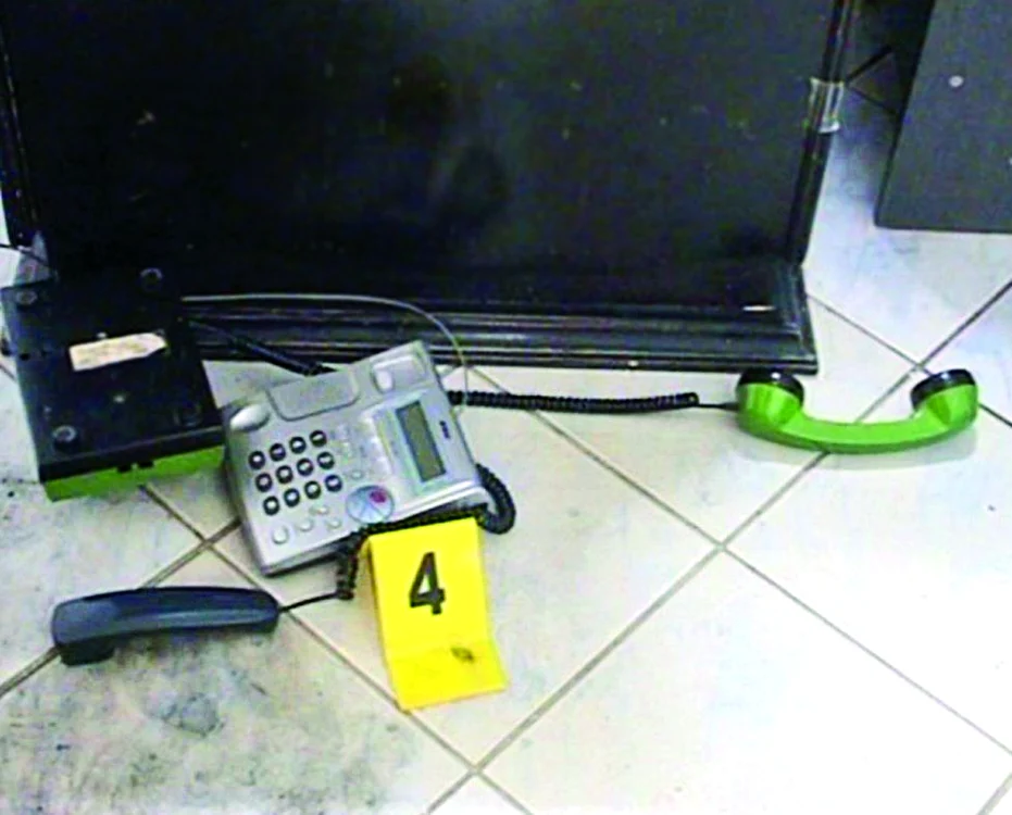 
    Hoţii s-au speriat când au auzit telefonul  