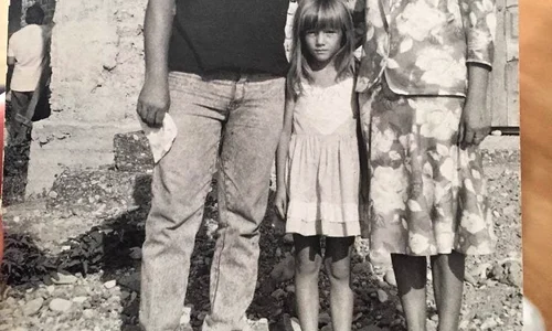 Adela Popescu şi parinţii ei jpeg