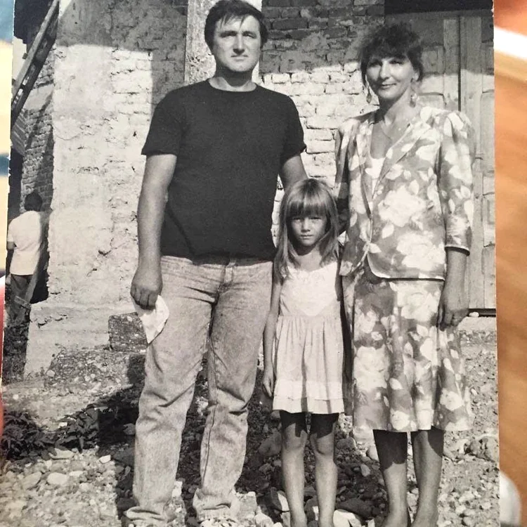 Adela Popescu şi parinţii ei