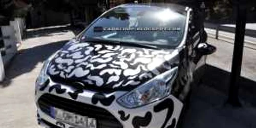 Bordul nu este foarte diferit faţă de maşina-concept. Foto: Carscoop