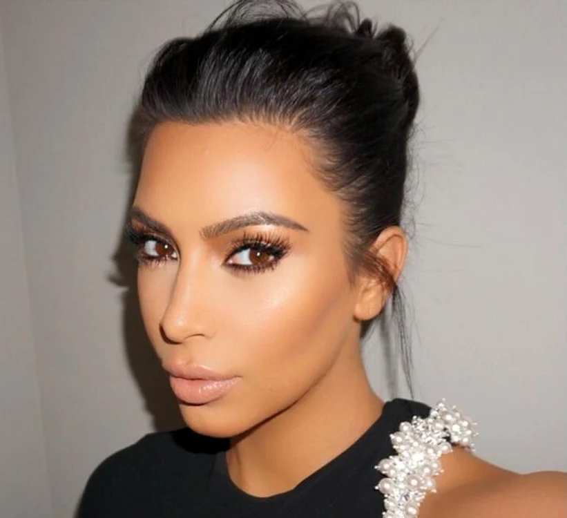 
    Kim Kardashian (34 de ani), nemachiată pe coperta revistei „Vogue”foto: Instagram Kim Kardashian  
