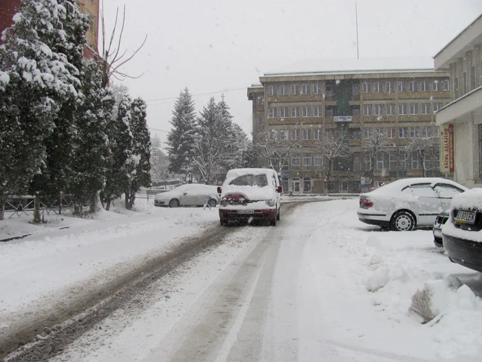 Drumurile din oraş şi din judeţ sunt acoperite de zăpadă FOTO Olimpia Man