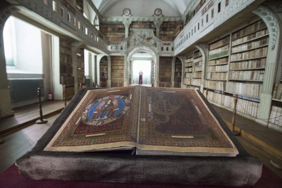 Manuscris vechi de 1.200 de ani, scris cu litere de aur, inclus în Patrimoniul Mondial UNESCO. Este primul din România