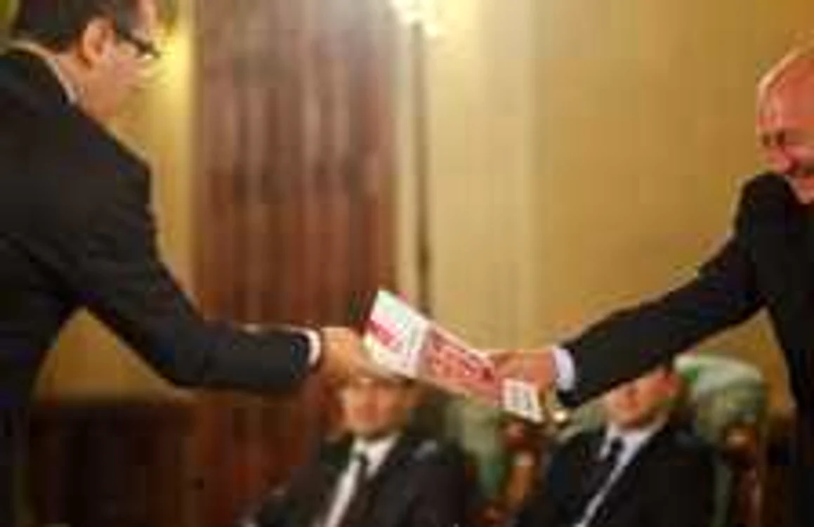 Victor Ponta şi Traian Băsescu se războiesc pe tema privatizării CFR Marfă Foto: Mediafax