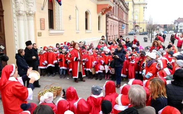 Peste 400 de mosuleti au colindat