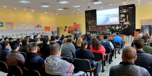 Imagine de la instructajul primei serii de vizitatori de la ArcelorMittal Galaţi FOTO AMG