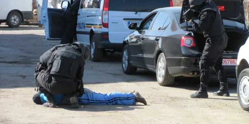 Tânărul a fost prins cu ajutorul poliţiştilor de la Intervenţie Rapidă