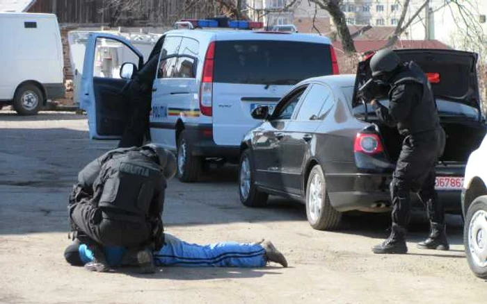 Tânărul a fost prins cu ajutorul poliţiştilor de la Intervenţie Rapidă