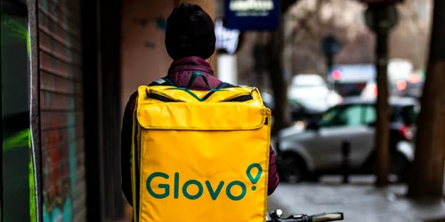 glovo curier foto shutterstock