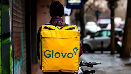 glovo curier foto shutterstock