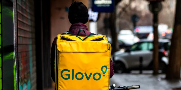 glovo curier foto shutterstock