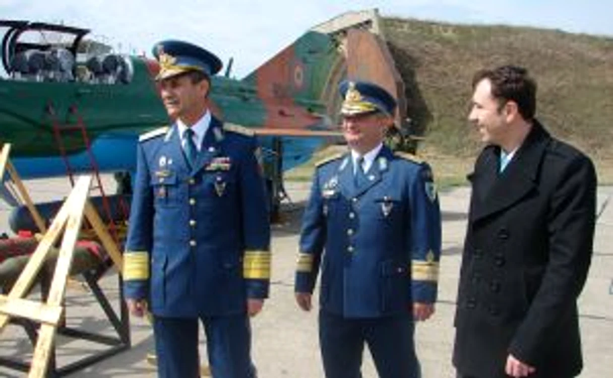 Prefectul judeţului Călăraşi, Emil Muşat(dreapta), la festivităţile de la Borcea