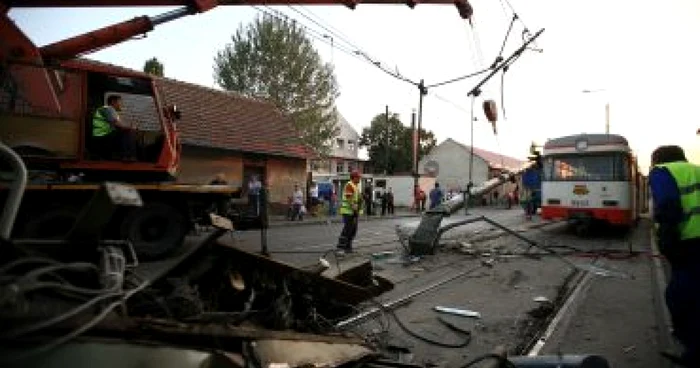 Timişoara: Grav accident de tramvai: un vagon s-a izbit de un stâlp