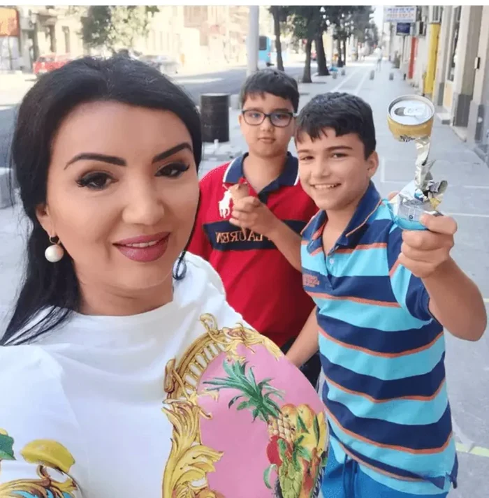 Adriana Bahmuțeanu și cei doi fii ai săi - Foto: social media