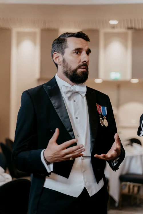 Nicolae al României, elegant, Facebook jpg