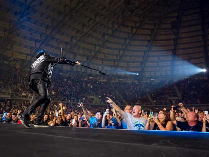 Klaus Meine cantand impreuna cu fanii FOTO Mark Weiss