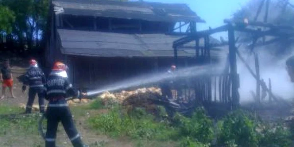 Târgu-Jiu:Pompierii îi sfătuiesc pe cetăţeni să evite incendierea miriştilor