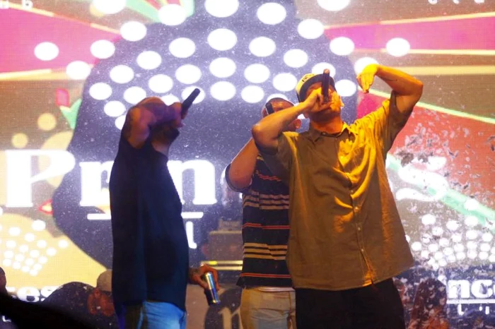 BUG Mafia a cântat în Princess Club din Regie, printre fulgi şi perne sfâşiate.