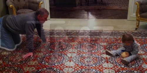 Printul Andrew, filmat jucându-se alături de un copilaș. Foto TMZ