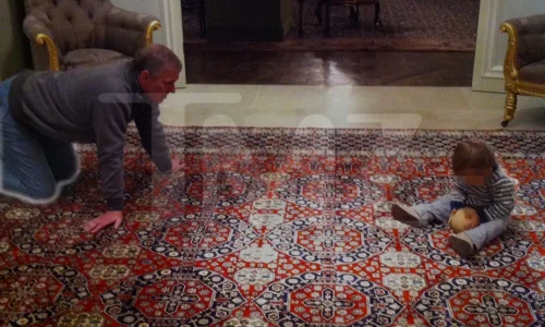 Printul Andrew, filmat jucându-se alături de un copilaș. Foto TMZ