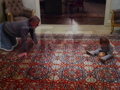 Printul Andrew, filmat jucându-se alături de un copilaș. Foto TMZ