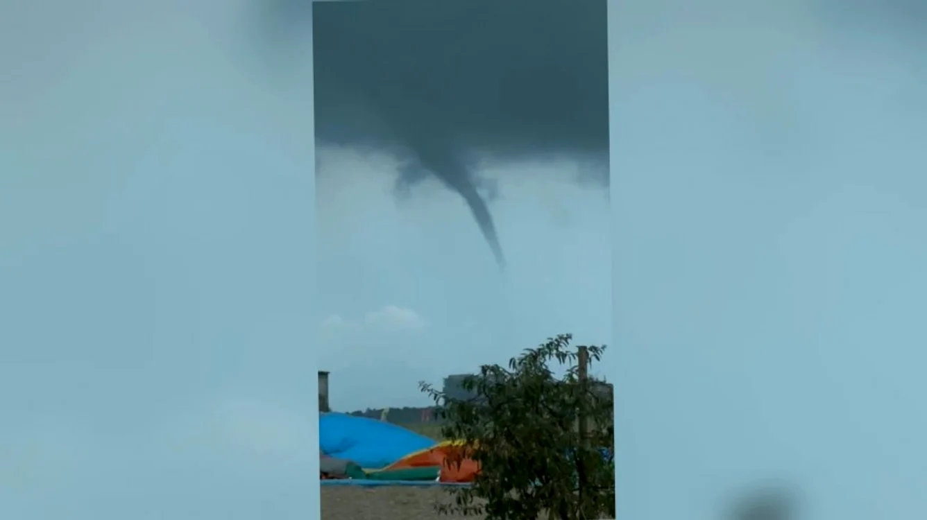 Tromba marină, surprinsă în largul stațiunii Mamaia. 