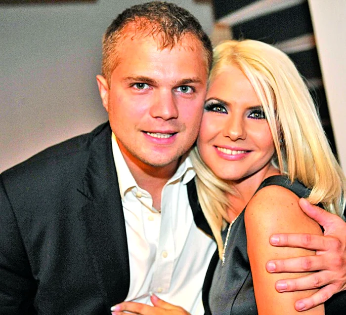 Dan îşi răsfaţă iubita cu daruri scumpe