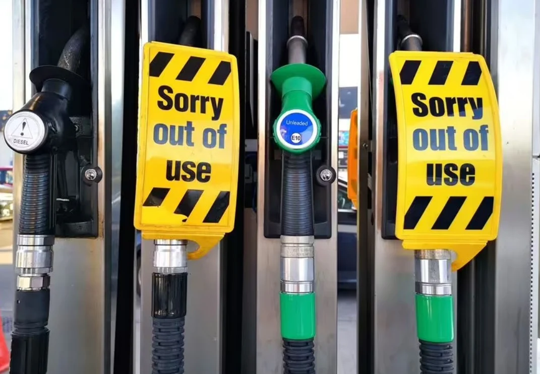 Scenariul care dă fiori: o țară din Europa analizează măsuri fără precedent. Raționalizarea benzinei și limitarea vitezei pe drumurile publice