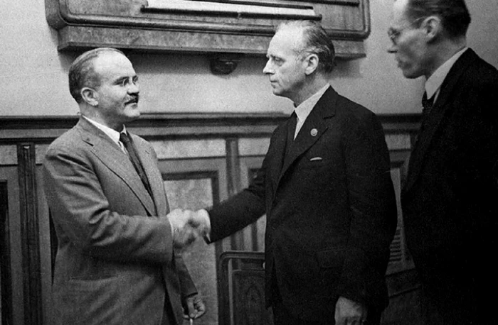 Molotov și Ribbentrop. FOTO: Wikipedia