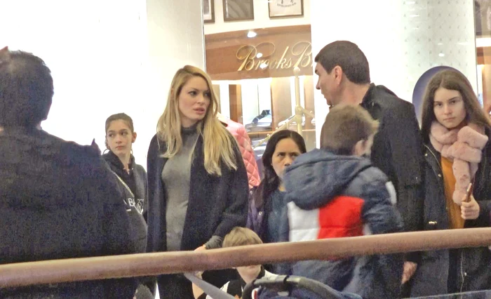 Borcea și-a scos familia la o plimbare în mall. El și Valentina sunt mai uniți ca niciodată