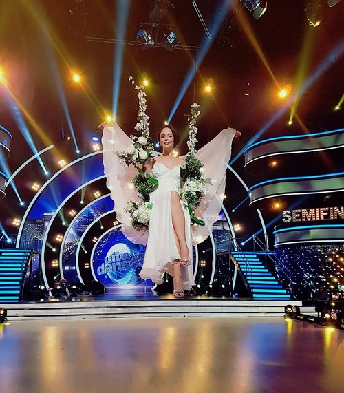 Andreea Marin Uite cine danseaza zana cea buna vals jpeg