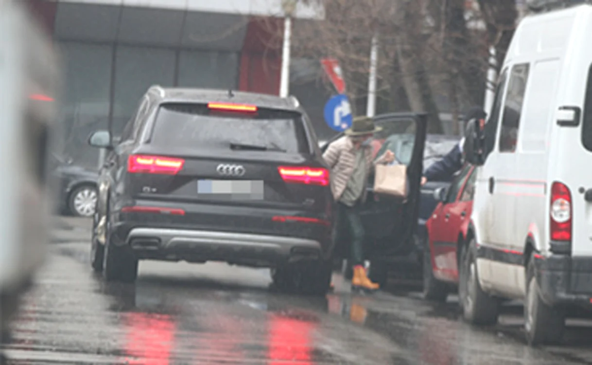 Atacatoarea Mirelei Vaida a pătruns în platou după ce s-a dezbrăcat lângă o rulotă din parcare