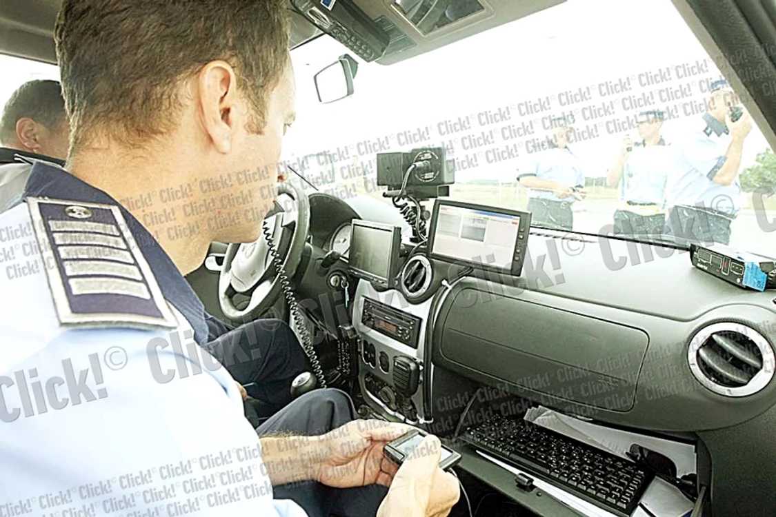 Noile tehnologii fac parte dintr-un proiect pilot. Dacă se vor dovedi eficiente, Poliţia Română le va achiziţiona pentru fiecare autospecială (Fotografii: Marian Iliescu)