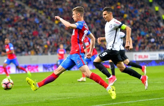 Tănase (stânga) de la FCSB şi Benzar de la Viitorul au şansa de a ajunge în grupele Ligii Campionilor