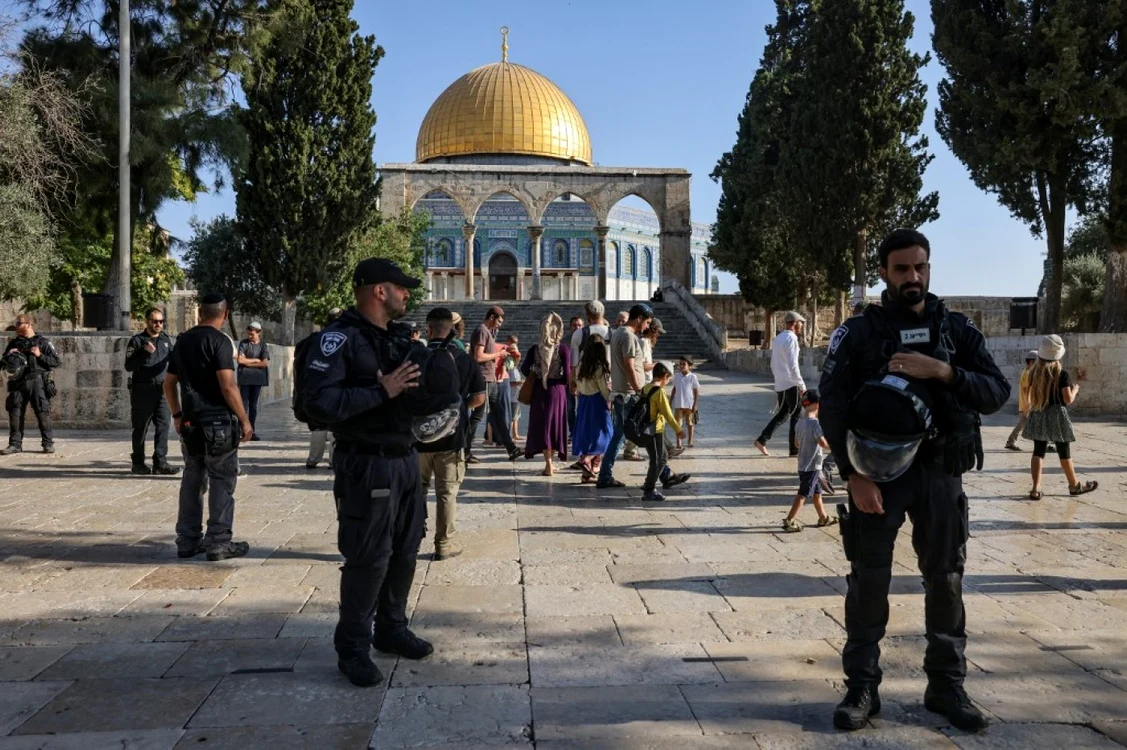 Forţe de securitate israeliene în faţa unei moschei FOTO AFP