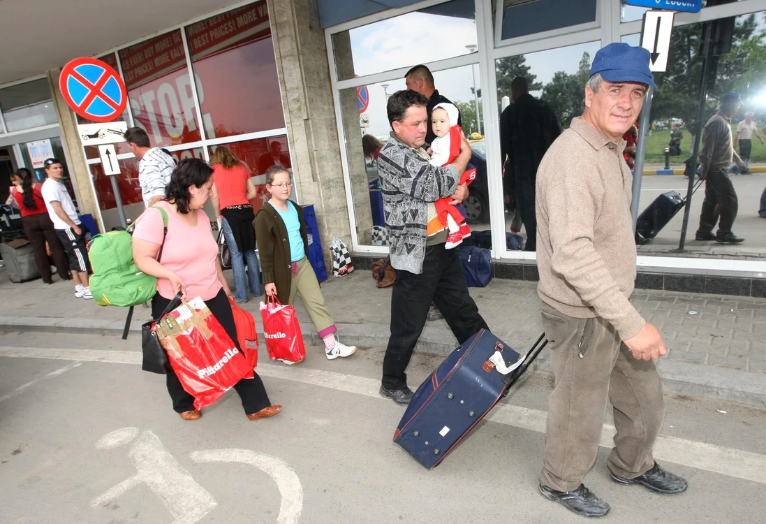 
    Cercetătorii încearcă să-i convingă pe oameni să nu-i mai însoţească pe cei dragi la aeroport sau gară  