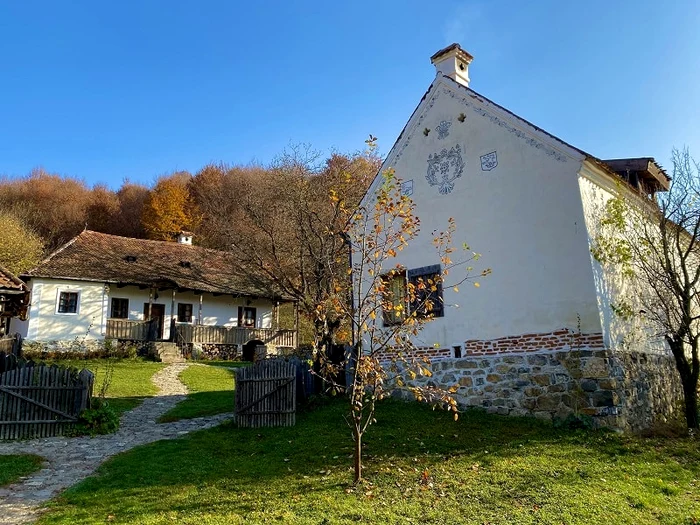 Pensiunea regelui Charles din Valea Zălanului FOTO romanian-romance