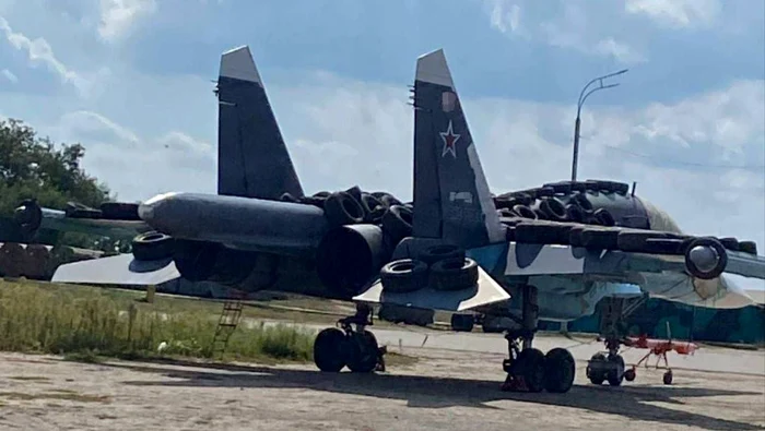 Avion rusesc cu cauciucuri pe el FOTO X 