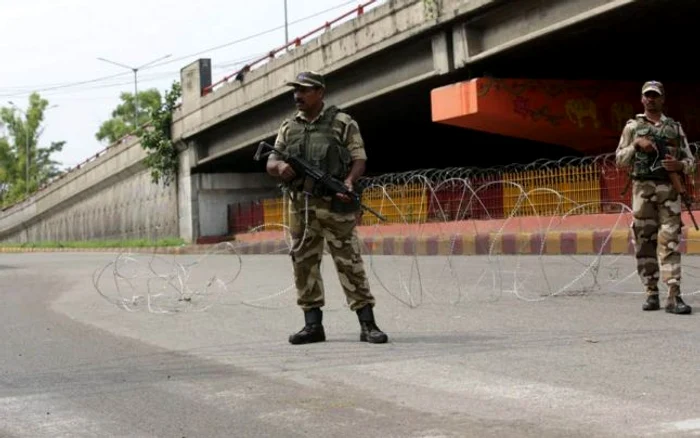 Soldaţi indieni în Kashmir FOTO EPA